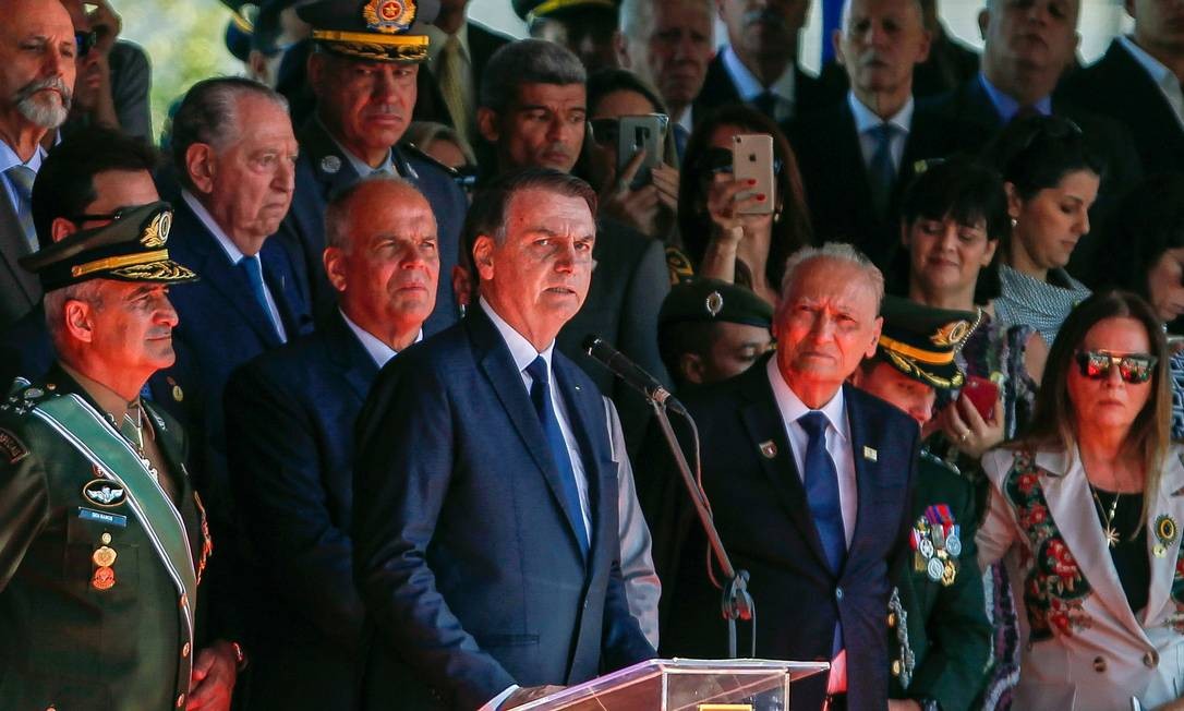 O presidente Jair Bolsonaro em cerimÃ´nia, no Comando Militar do Sudeste, em SÃ£o Paulo nesta quinta-feira Foto: MIGUEL SCHINCARIOL / AFP