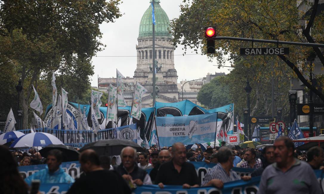 Argentinos protestam contra medidas econômicas de Macri, em Buenos Aires. 4 de abril de 2019 Foto: Claudio Santisteban / picture alliance via Getty Image