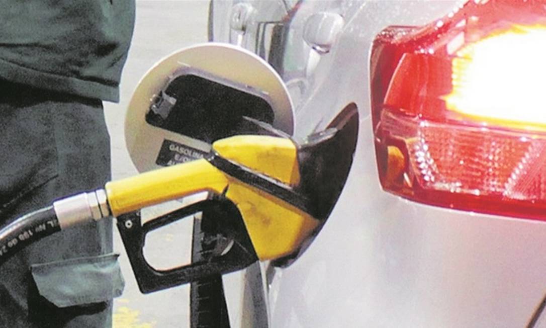 
Preço da gasolina nas refinarias é 32% do valor no posto
Foto:
/
Paulo Nicolella - Agência O Globo
