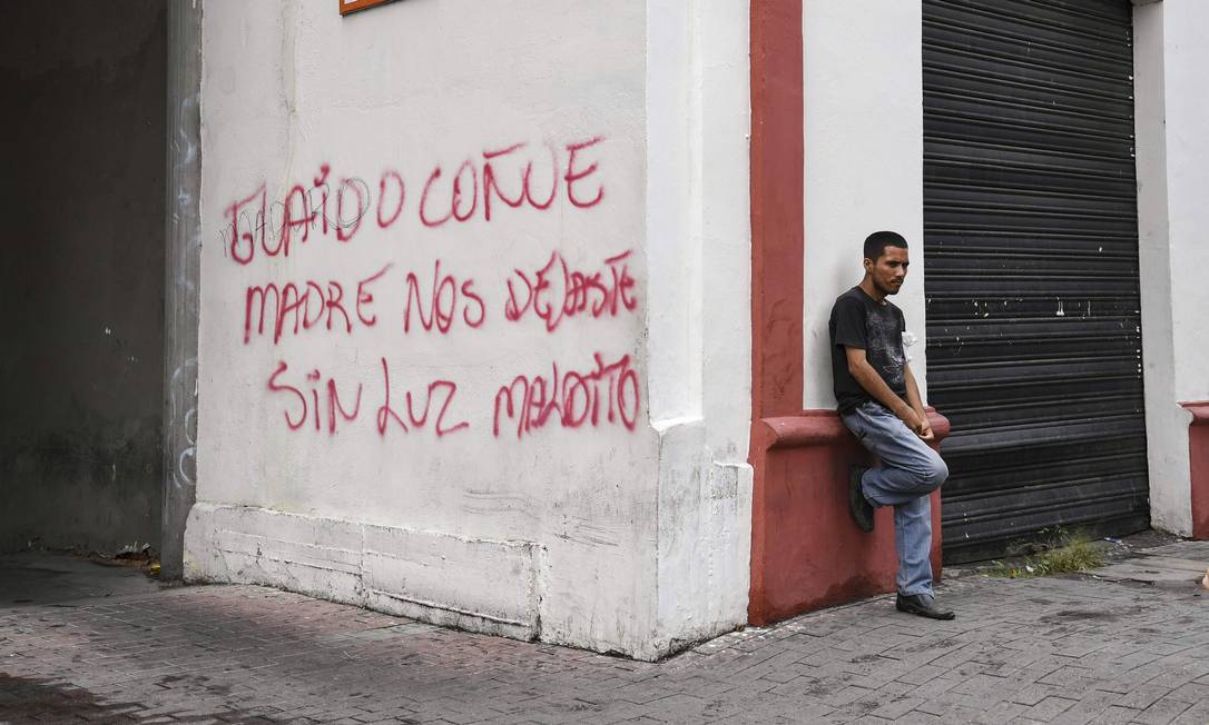 
Pixação contra o líder opositor Juan Guaidó em muro da cidade de Barquisimeto, na Venezuela: novas sanções dos EUA a caminho
Foto:
YURI CORTEZ/AFP

