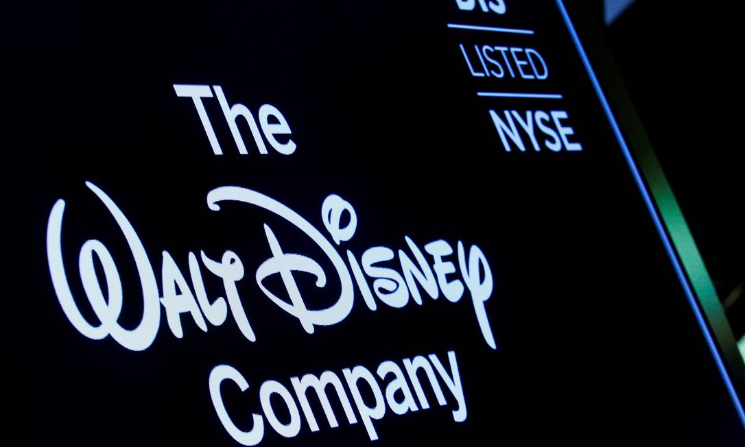 FILE PHOTO: A screen shows the logo and a ticker symbol for The Walt Disney Company on the floor of the New York Stock Exchange (NYSE) in New York, U.S., December 14, 2017. REUTERS/Brendan McDermid/File Photo Foto: Brendan McDermid / REUTERS