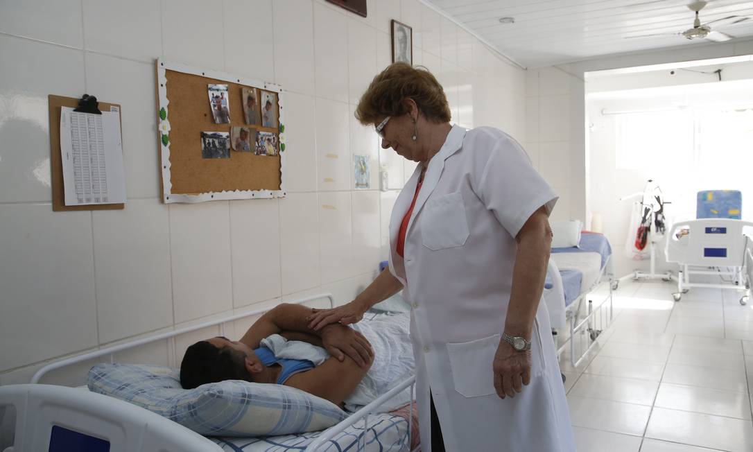 Atendimento. Instituição assiste pacientes com o vírus HIV e seus familiares Foto: Fábio Guimarães / Agência O Globo