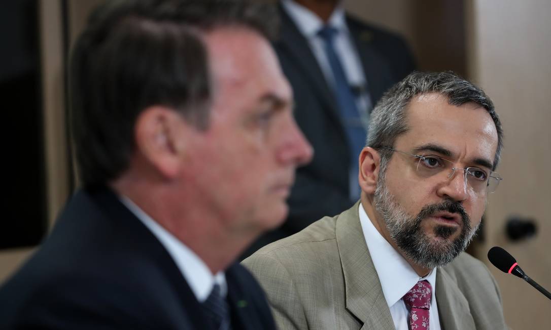 Bolsonaro ecoou fala de Weintraub e sinalizou que priorizará “áreas que gerem retorno imediato” Foto: Terceiro / Agência O Globo