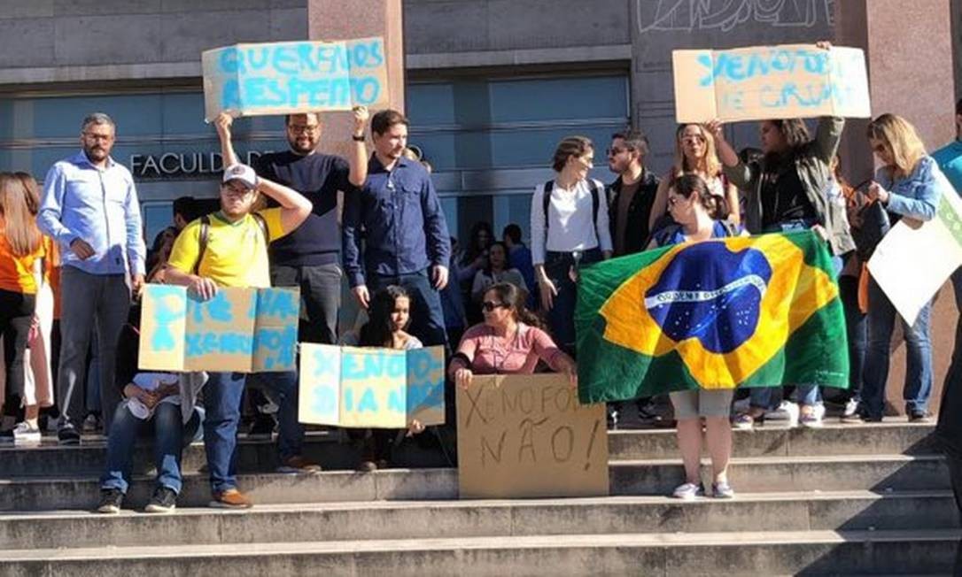 Brasileiros protestam: