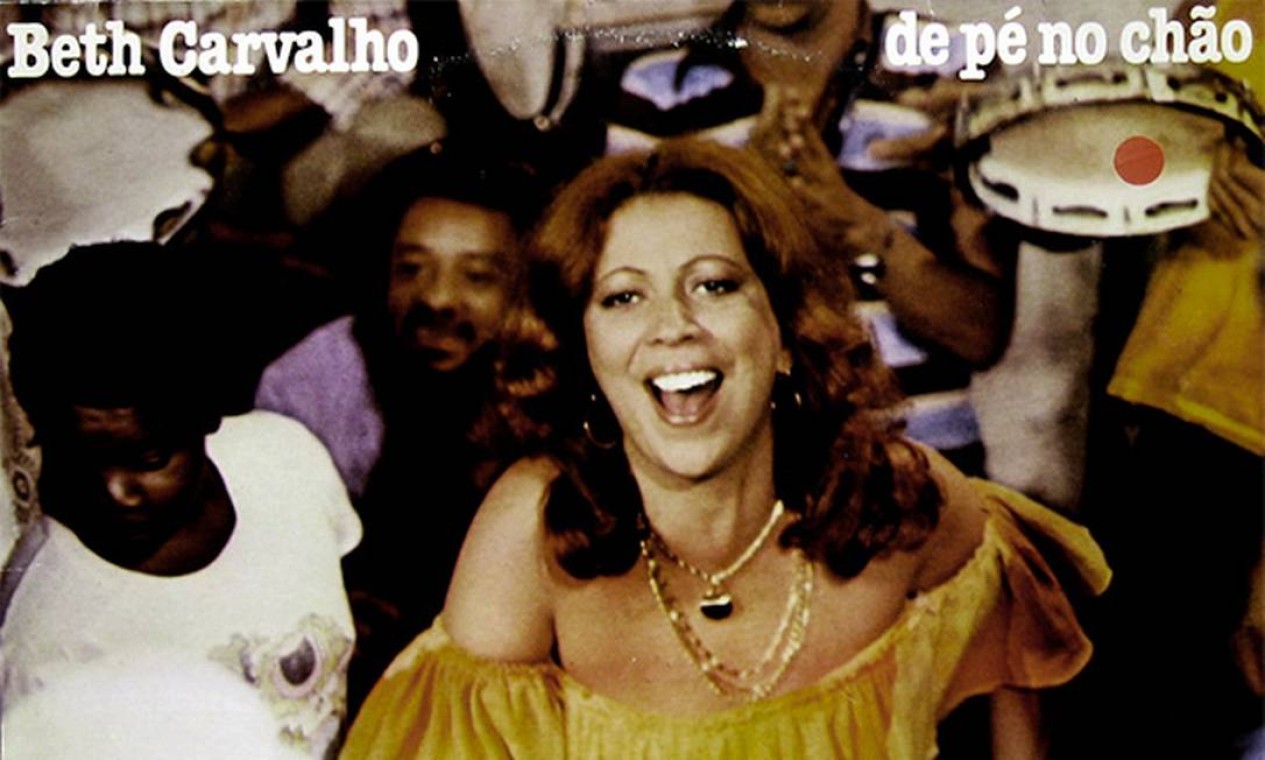 Capa do antológico álcul "De pé no chão", de Beth Carvalho (1978) Foto: Reprodução