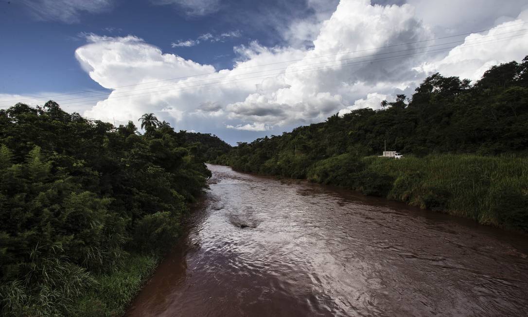 Rio Paraopeba tomado pela lama 30 dias após rompimento de barragem em Brumadinho Foto: Alexandre Cassiano / Agência O Globo