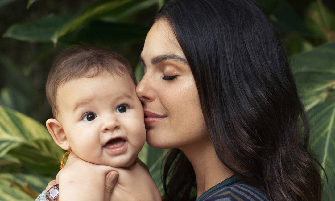 Isis Valverde Posa Pela Primeira Vez Com O Filho, Rael, De 5 Meses ...