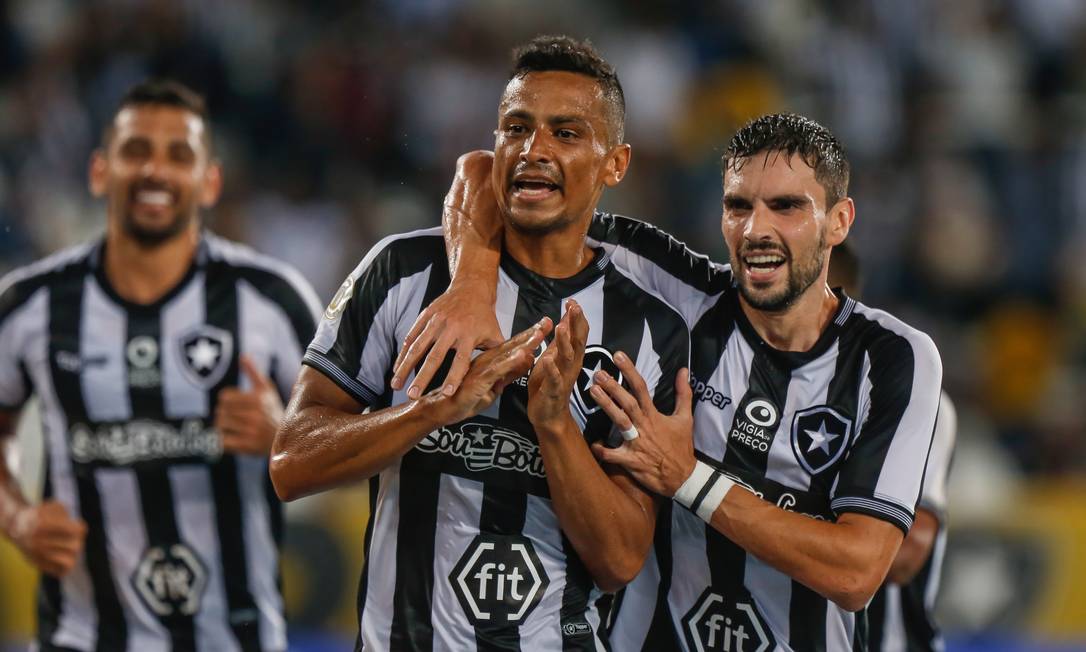 Botafogo vira sobre o Bahia e vence a primeira com Barroca no ...