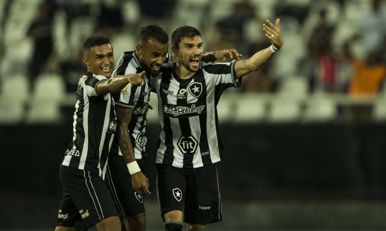Botafogo vence o Fortaleza no Brasileirão graças a gol de Alex Santana ...