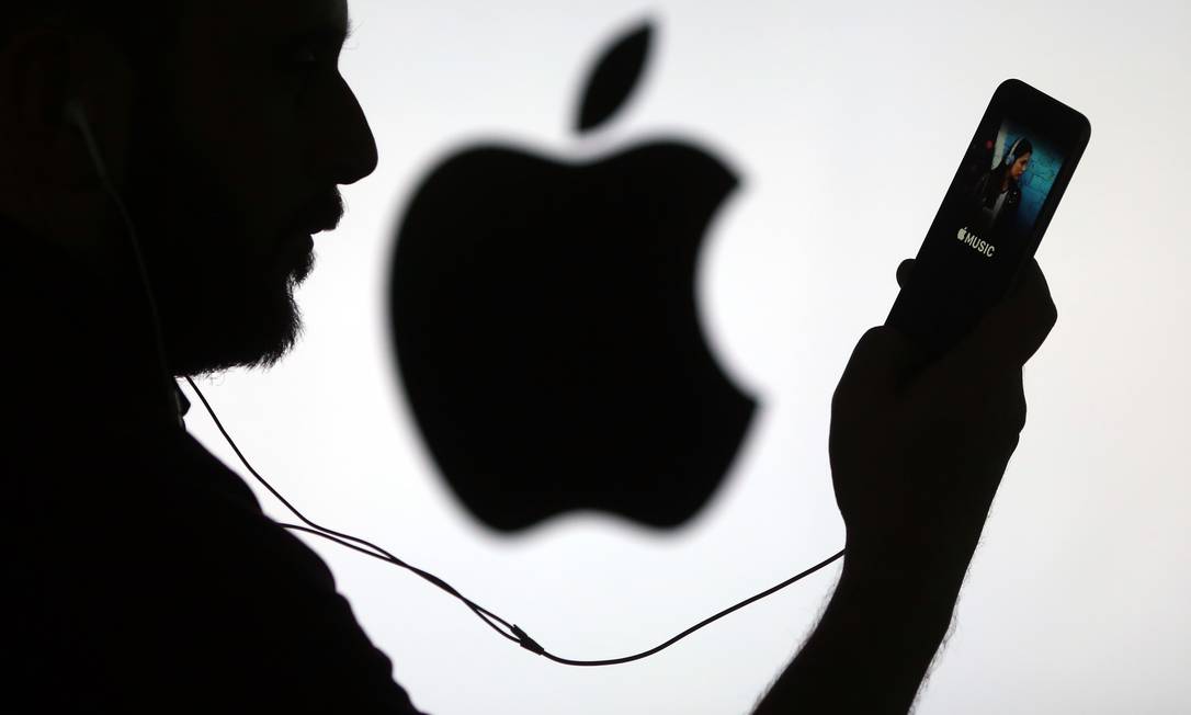 Investigação vai avaliar se Apple aplica taxa a concorrentes para beneficiar seu próprio serviço de streaming de música Foto: Chris Ratcliffe / Bloomberg