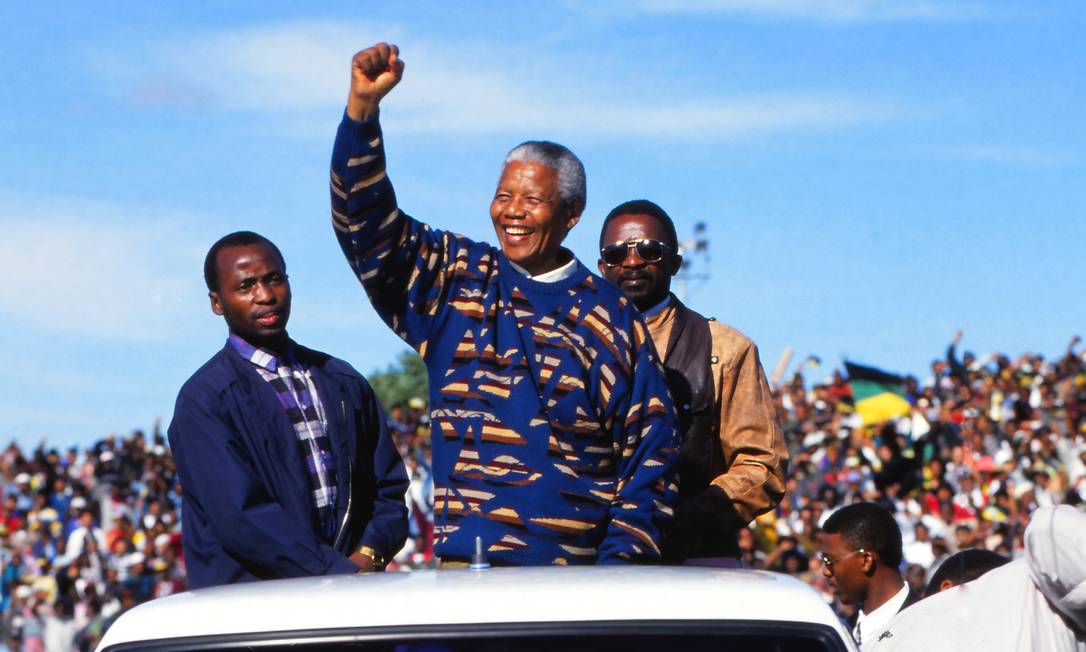 Nelson Mandela em campanha para a primeira eleição presidencial da África do Sul Foto: Susan Winters Cook / Getty Images