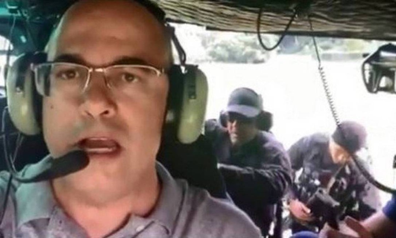Em helicóptero, Witzel acompanha operação da Core em Angra dos Reis Foto: Reprodução