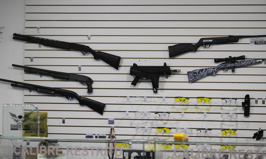Venda de armas no clube de tiro em Santana, São Paulo Foto: Edilson Dantas / Agência O Globo