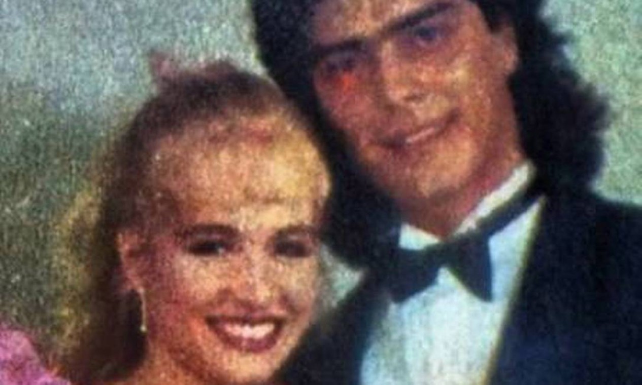 No aniversário de 15 anos de Angélica, em 1989, Junno Andrade dançou valsa com a aniversariante. Os dois eram próximos à época. Foto: Reprodução