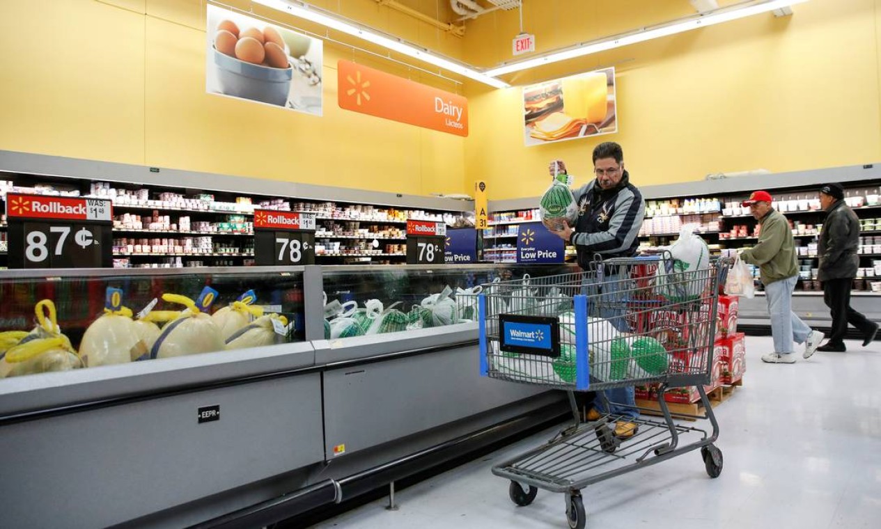 Empresa que comprou Walmart no Brasil quer transformar mercados em lojas de  atacarejo