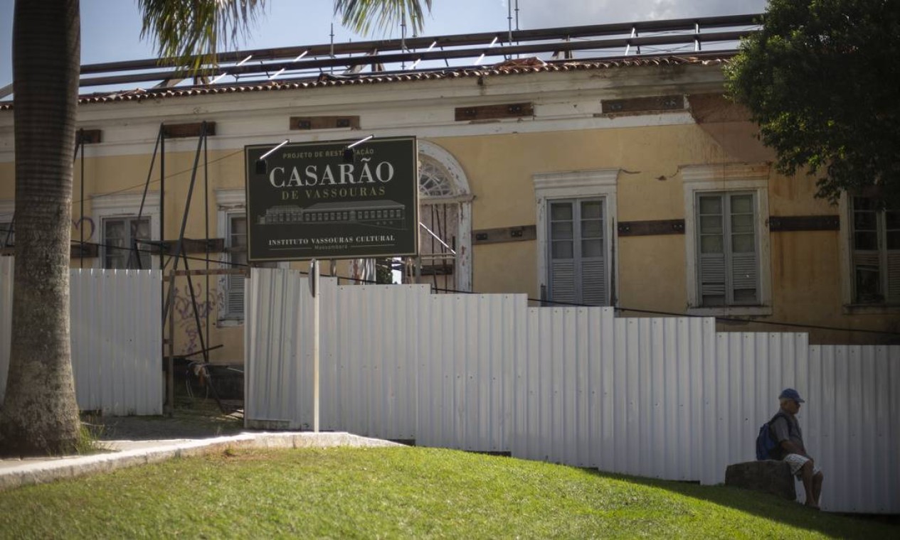 O Casarão de Vassouras, onde funcionava um asilo, está sendo restaurado Foto: Alexandre Cassiano / Agência O Globo