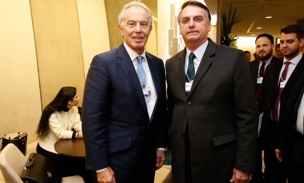 Durante Fórum Econômico Mundial, Jair Bolsonaro posa ao lado do ex-primeiro-ministro britânico Tony Blair Foto: Alan Santos 23-01-2019 / PR