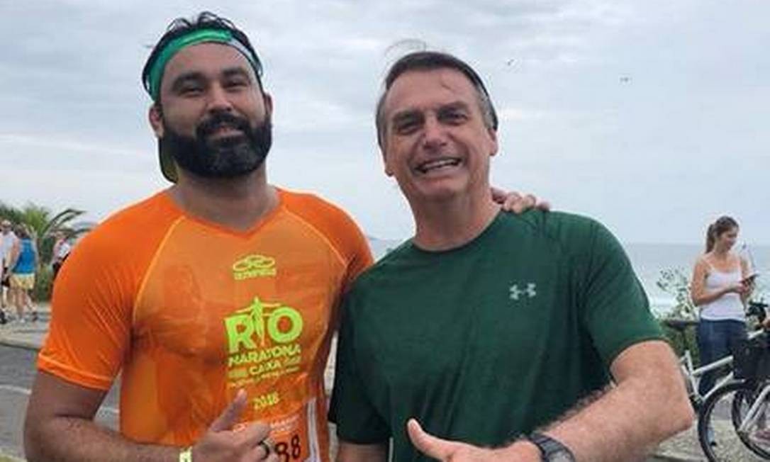 LÃ©o Ãndio e o presidente Jair Bolsonaro Foto: ReproduÃ§Ã£o Facebook