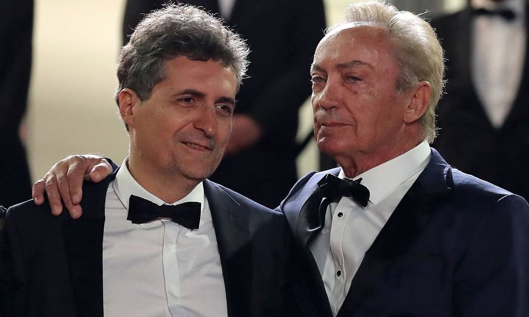 O diretor Kleber Mendonca Filho com o ator alemão Udo Kier Foto: VALERY HACHE / AFP