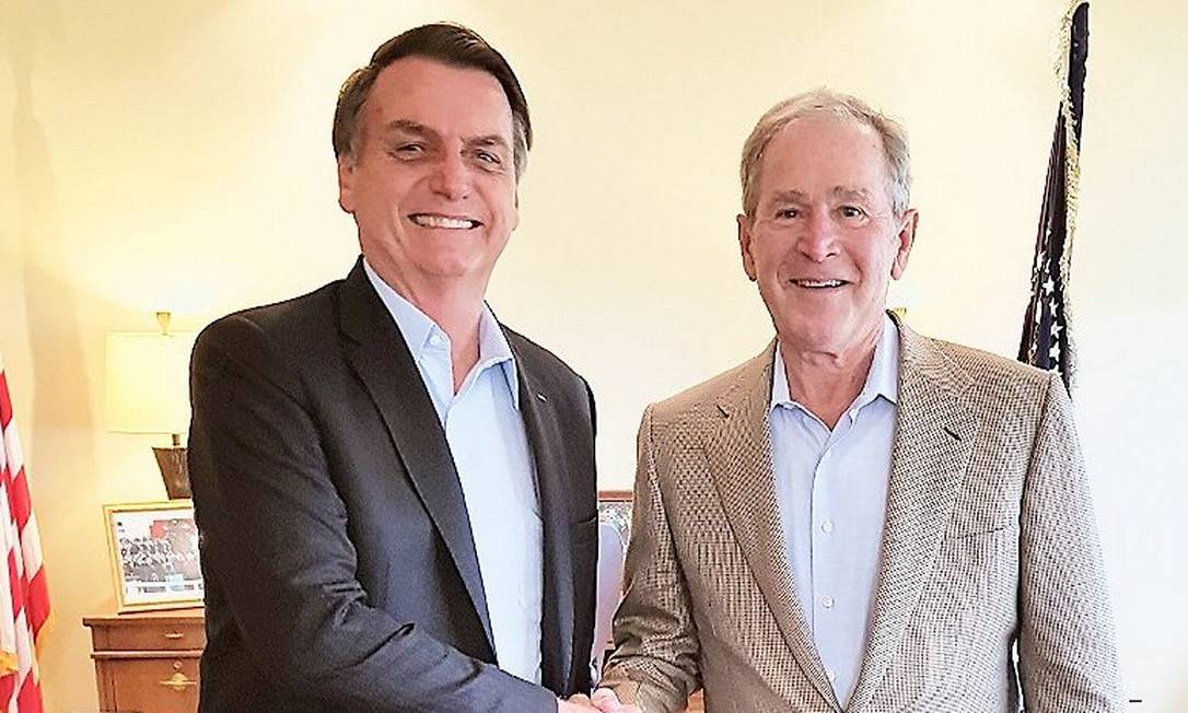 O presidente Jair Bolsonaro durante encontro com George W. Bush no Texas Foto: Reprodução/Twitter