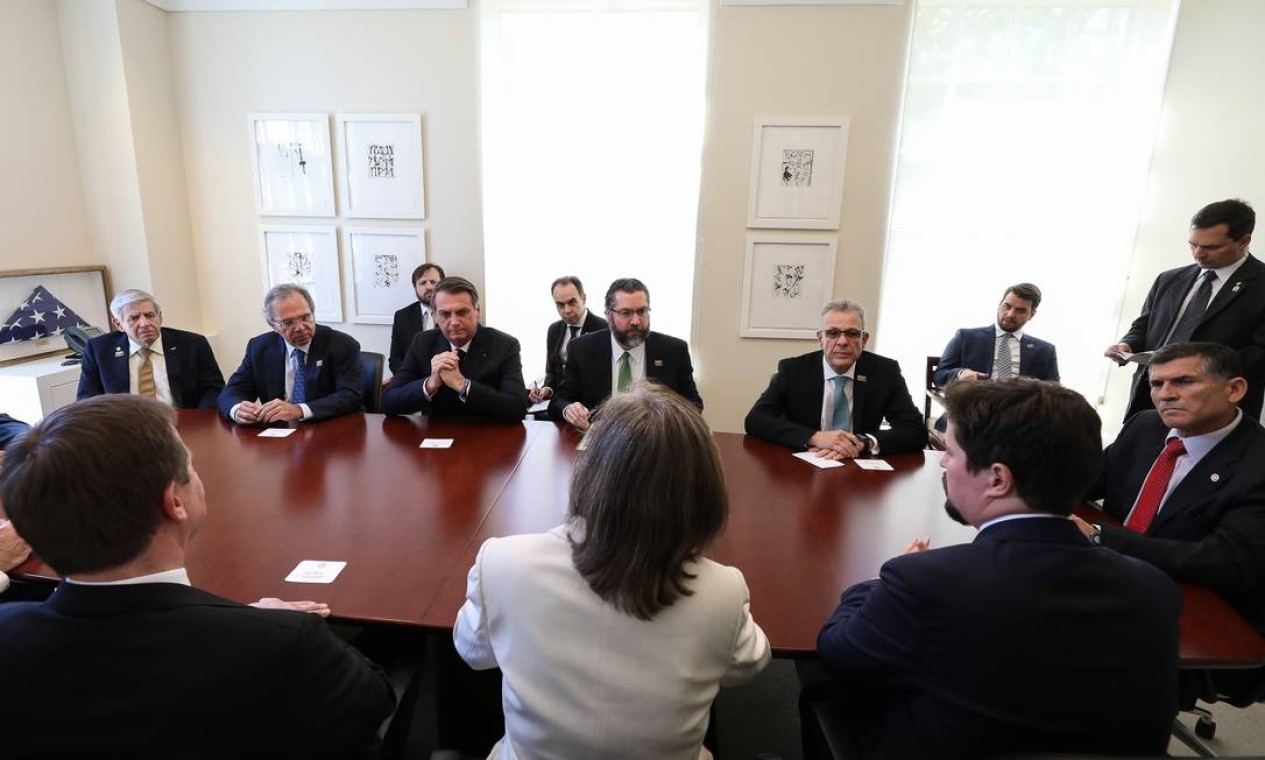 O presidente Jair Bolsonaro participa de encontro com o CEO da Exxon Mobil, Darren Woods, nesta quinta-feira Foto: Marcos Corrêa / Presidência da República