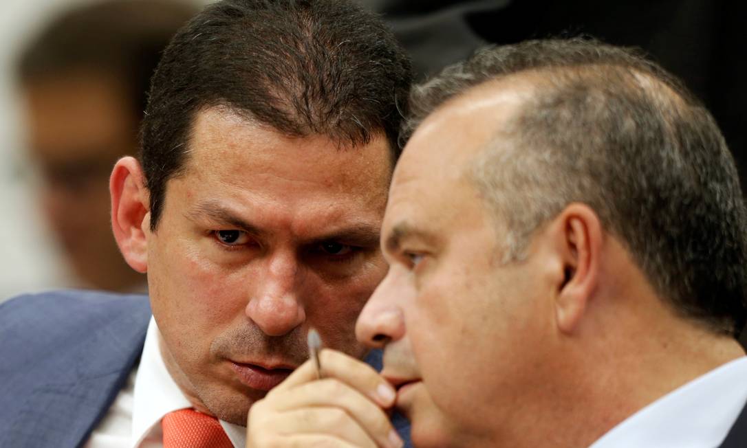 Brazilian Federal Deputy Marcelo Ramos talks with Brazil's Secretary of Social Security Rogerio Marinho during a session of the commission of the pension reform bill at the National Congress in Brasilia, Brazil May 8, 2019. REUTERS/Adriano Machado Foto: ADRIANO MACHADO / REUTERS