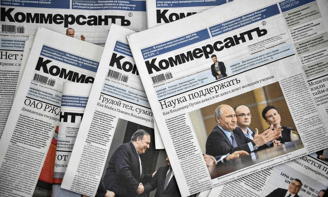 A picture taken on May 20, 2019, shows Kommersant daily newspaper issues. - The entire political desk of one of Russia's top newspapers, Kommersant, quit on May 20, 2019 in protest over censorship after two veteran reporters were fired. (Photo by Alexander NEMENOV / AFP) Foto: ALEXANDER NEMENOV / AFP