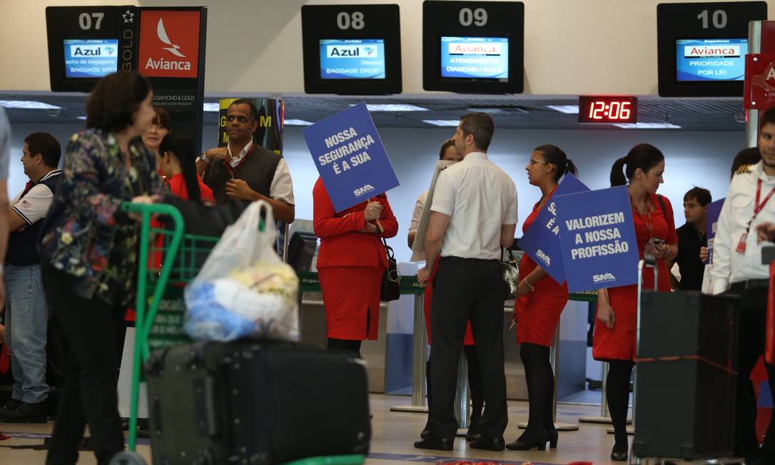 
Paralisação dos funcionários da Avianca no aeroporto Santos Dumont, no Rio
Foto:
Pedro Teixeira
/
Pedro Teixeira/17-5-2019

