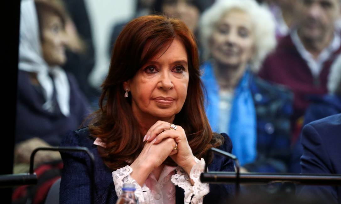 Ex-presidente argentina Cristina Kirchner em tribunal antes do início do seu primeiro julgamento em Buenos Aires Foto: AGUSTIN MARCARIAN / REUTERS