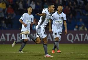 Erik comemora o gol do Botafogo Foto: NORBERTO DUARTE / AFP