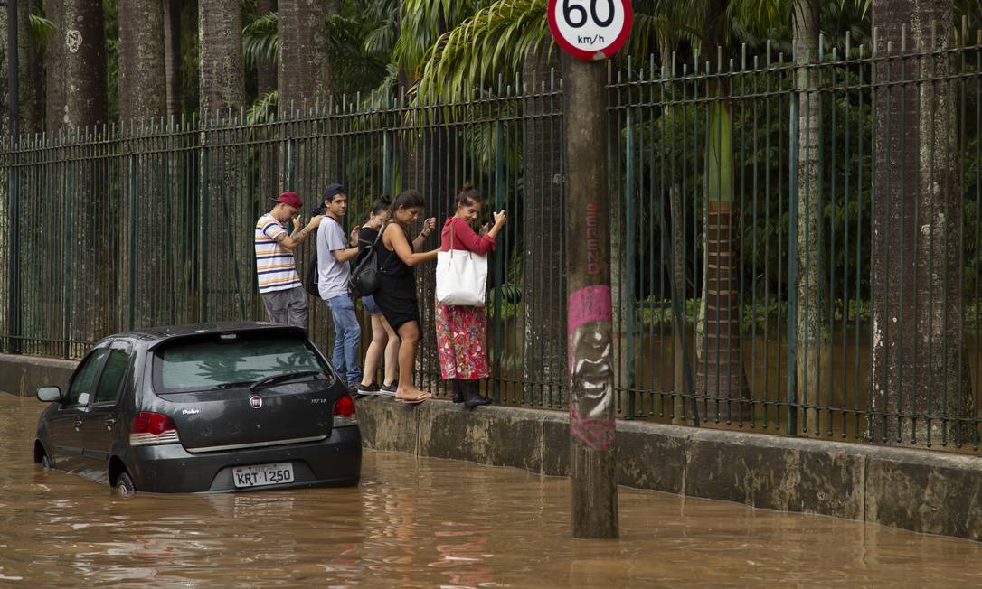 Rua Jardim Botanico sofre com as enchentes. 09/04/2019 Foto: Leo Martins / Agência O Globo