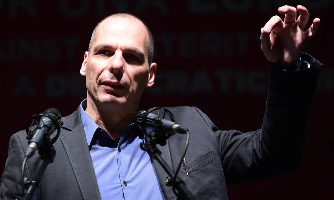 Ex-ministro grego Yanis Varoufakis é candidato na Alemanha a uma cadeira no Parlamento Europeu Foto: JAVIER SORIANO / AFP