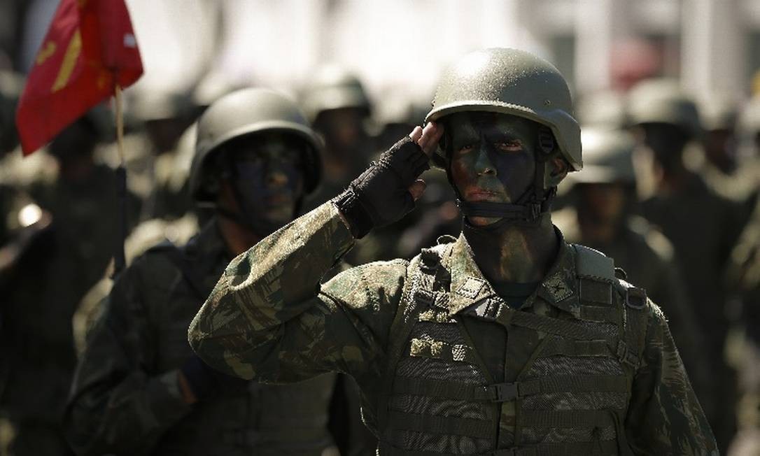Militares fazem parte do universo de aposentadorias especiais
Foto: Pablo Jacob - Agncia O Globo