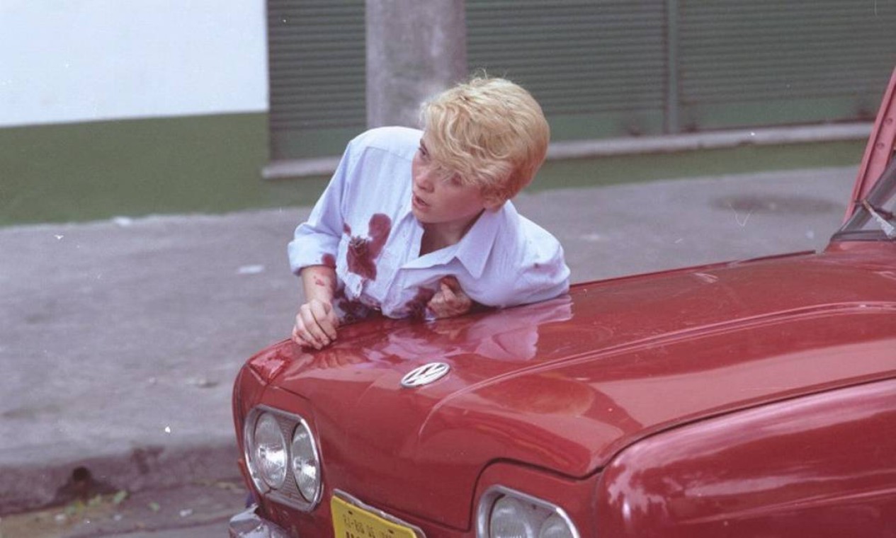 Em 1992, na minissérie "Anos Rebeldes", atriz aparecia de cabelo curto descolorido para interpretar a jovem militante Heloísa Foto: Ivo Gonzalez / Ivo Gonzalez