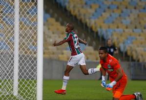 João Pedro corre para comemorar um dos gols do Fluminense Foto: MARCELO REGUA