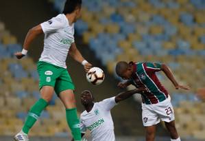 De cabeça, João Pedro abriu o placar para o Fluminense Foto: MARCELO REGUA / Agência O Globo