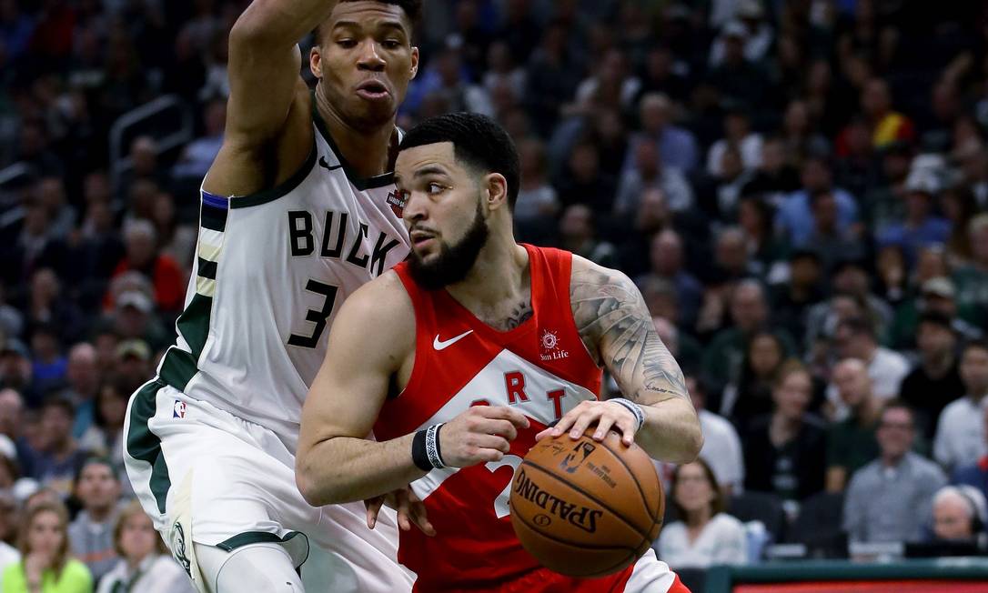 Raptors: Jogo de Basquete em Toronto com crianças - Brasileira em