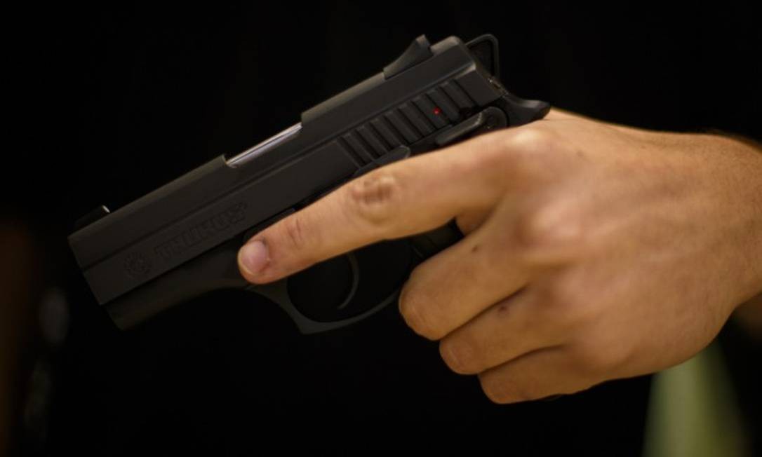 Nova legislação abriu a possibilidade para o porte de armas de maiores calibres Foto: Daniel Marenco / Agência O Globo