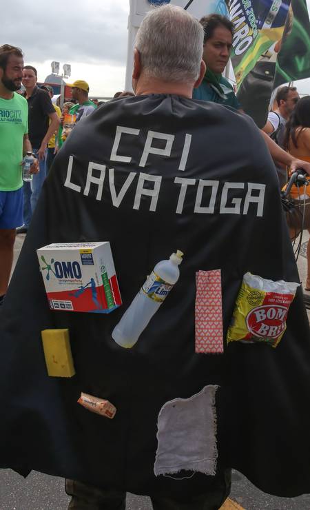 Entre as bandeiras defendidas na manifestação está a "CPI da Lava Toga", com o propósito de investigar, entre outros temas, a atuação de ministros do STF Foto: Marcelo Regua / Agência O Globo