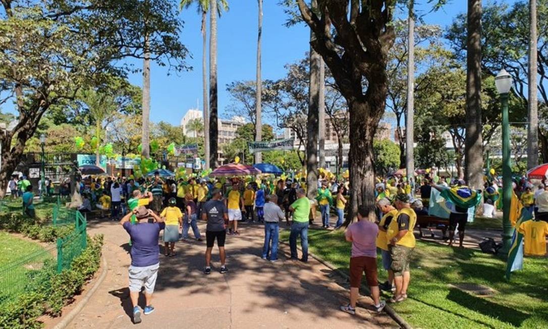 Em Belo Horizonte (MG), o ato aconteceu na Praça da Liberdade Foto: Aluisio Marques / TV Globo