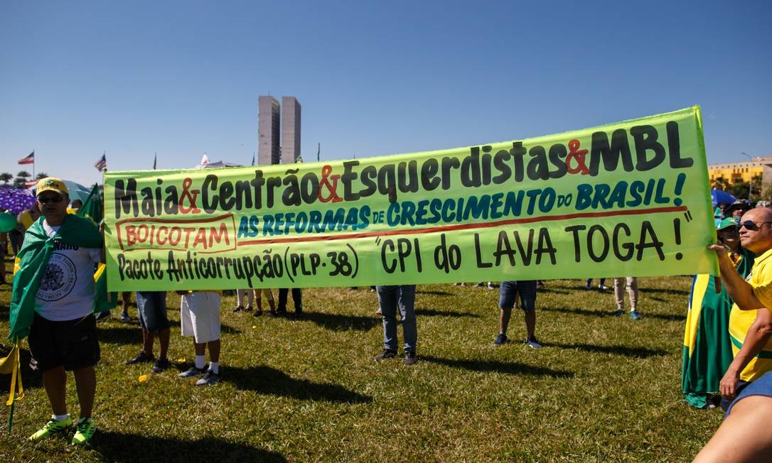 Na manifestação em Brasília aliados do presidente que não apoiaram o ato foram acusados de boicotar as reformas defendidas pelo governo Foto: Daniel Marenco / Agência O Globo
