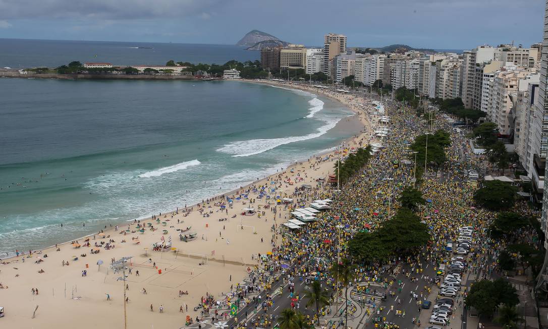 Rio de Janeiro 26/05/2019 Manifestação pro Bolsonaro na praia de Copacabana. Foto Marcelo Regua / Agência O Globo Foto: Marcelo Regua / Agência O Globo