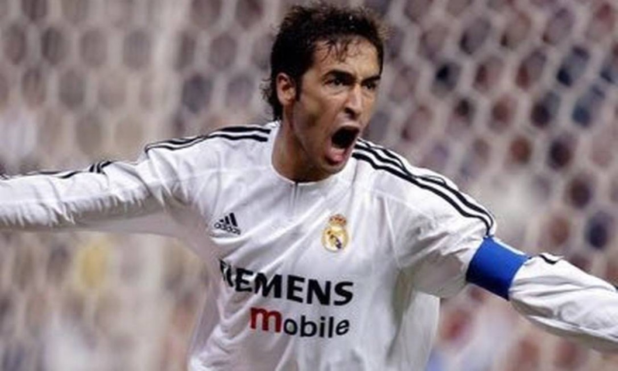 RAÚL - O espanhol Raúl marcou 71 gols em suas passagens por Real Madrid e Shalke 04 Foto: Reprodução / Twitter