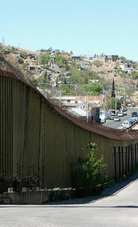 Muro na fronteira entre Estados Unidos e México Foto: José Meirelles Passos / Divulgação