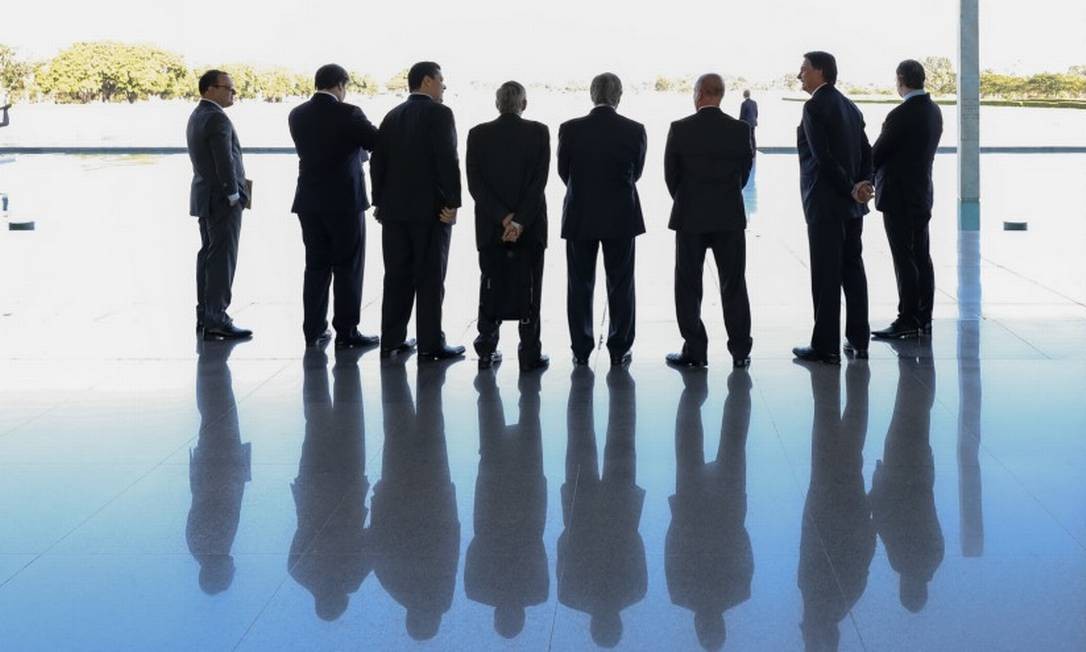 Café da manhã reuniu Presidente da República, Jair Bolsonaro, Dias Toffoli, Presidente do Supremo Tribunal Federal; Davi Alcolumbre, Presidente do Senado Federal; Rodrigo Maia, Presidente da Câmara dos Deputados; Onyx Lorenzoni, Ministro-Chefe da Casa Civil da Presidência da República; Paulo Guedes, Ministro de Estado da Economia, e Augusto Heleno, Ministro-Chefe do Gabinete de Segurança Institucional da Presidência da República. Foto: Marcos Corrêa / Presidência da Repúbica