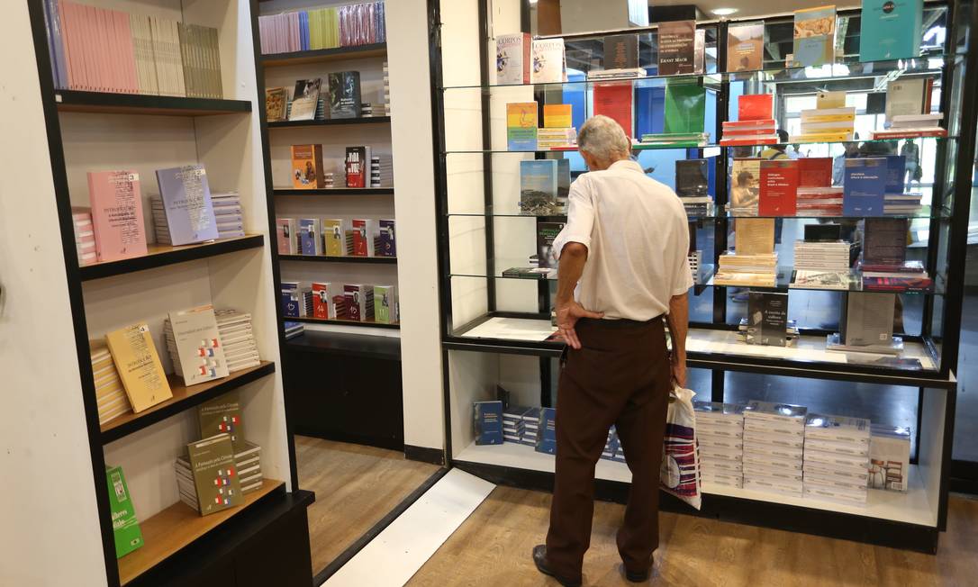 O preço médio dos livros caiu 34% entre 2006 e 2018 Foto: Pedro Teixeira / Agência O Globo