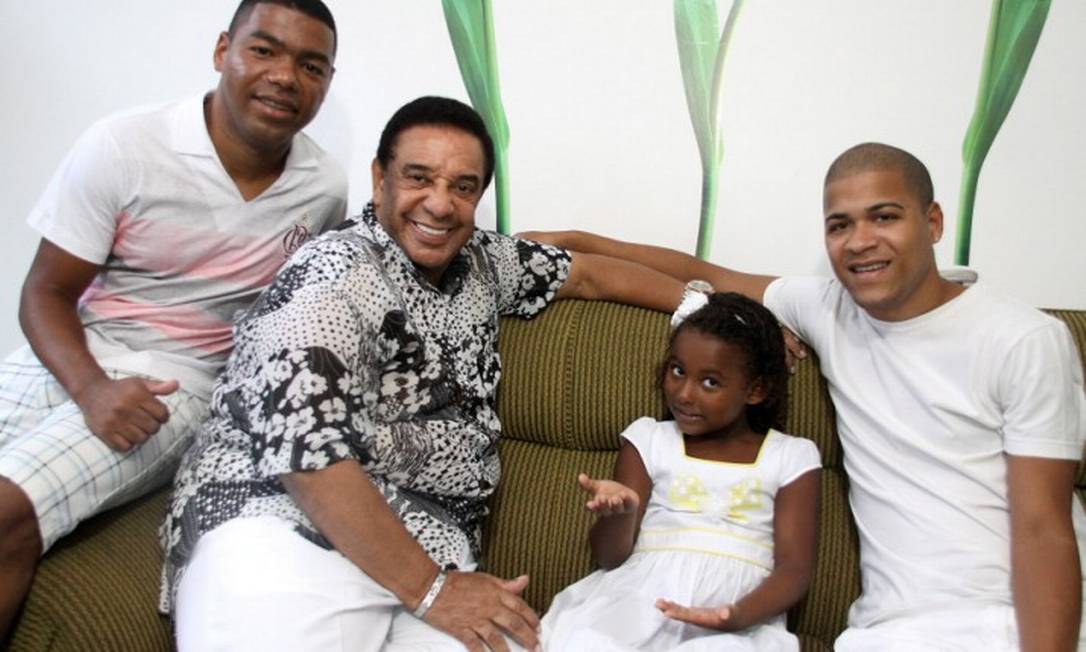 The singer Agnaldo Timóteo with his children, Keyty Evelyn and Márcio Timóteo, and his nephew, Dj Timotinho Photo: Daniel Pinheiro / Disclosure
