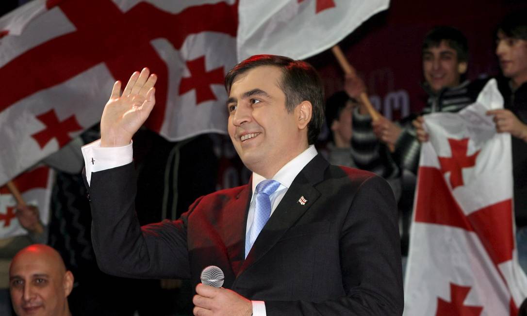 Ex-presidente da Geórgia e ex-governador da região ucraniana de Odessa, Mikheil Saakashvili faz discurso em Tbilisi Foto: Zurab Kurtsikidze / EFE