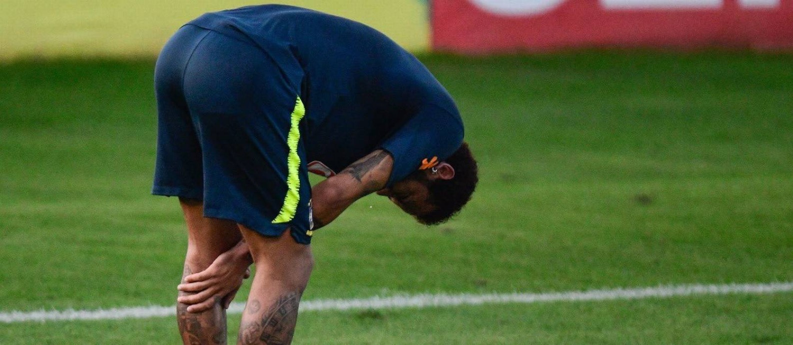 Neymar sente dores no joelho esquerdo Foto: Pedro Martins/Mowa Press 