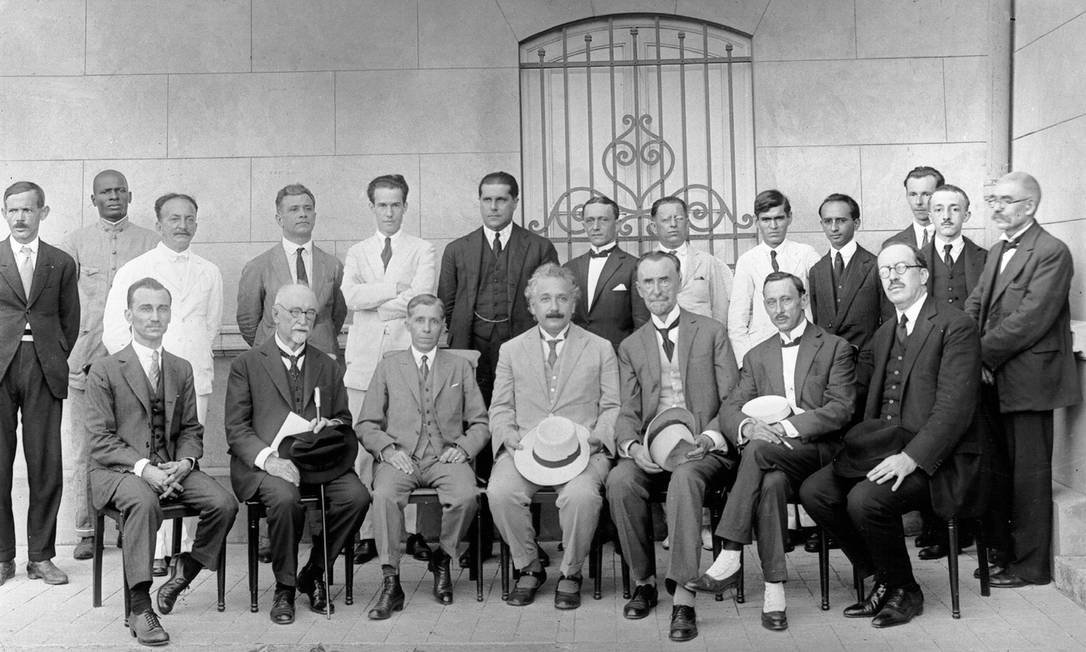 Einstein (centro), em visita ao Observatório Nacional, em 1925 Foto: Divulgação/Observatório Nacional